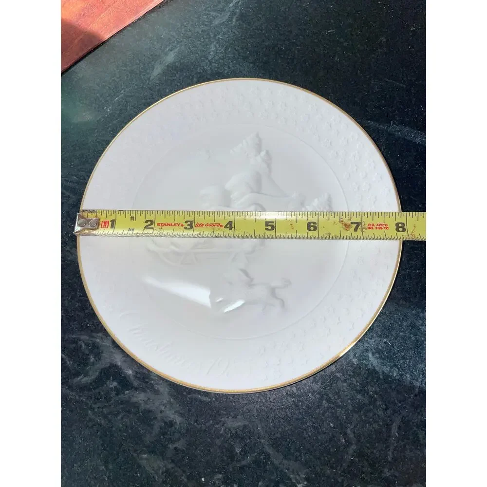 Vintage Avon Christmas plate 1985 white with gold trim